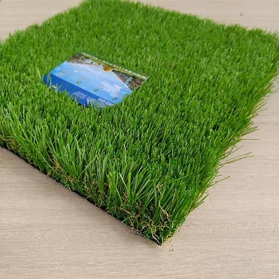 50 mm Freizeit-Künstlicher Rasen Flachgarn Verschleißfest Hohe Durchlässigkeit Umweltschutz