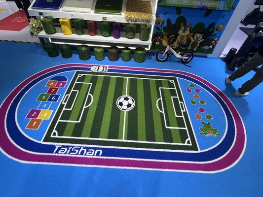Anpassbare Spezifikationen Mini-Kunstrasen mit Kunstrasen-Fußballfeld für geringen Wartungsaufwand