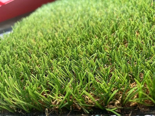 Maßgeschneiderter grüner künstlicher Rasen für die Landschaft mit 38 mm Pfahlhöhe und Dtex 8000