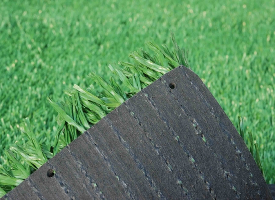 40 mm Smaragd-Kunstgrüner Gras mit 3/8-Gauge für den Bau von Outdoor-Sportfeldern