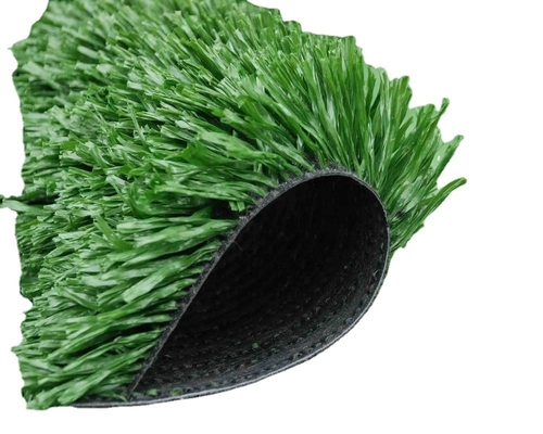 20 mm Höhe 140 Stiche/M Synthetische Sportgrünes Gras muss mit Gummi Granulat gefüllt werden