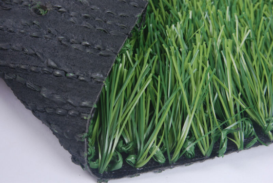 PE-Material Synthetischer Fußball Grüner künstlicher Rasen mit Stichrate 140 Stiche/M 50mm Stapelhöhe MOQ 1000m2