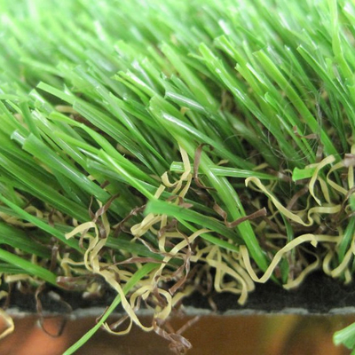 165 Stiche/M Synthetisches Falschgras, das in Hinterhöfen, Balkonen und Spielplätzen mit 50 mm Höhe verwendet wird