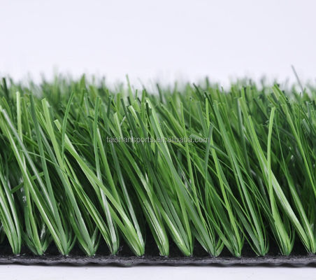 Grüner Fußball-Kunstrasen mit 5/8" Gauge PP+LENO-Träger und SBR-Latex-Beschichtung
