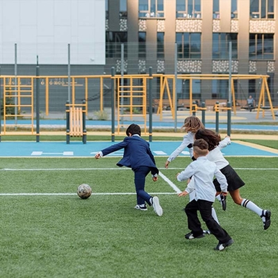 Hochwertiges Fußball-Künstliches Rasen 45mm 150 Stiche/M Dunkelgrünes Künstliches Rasen