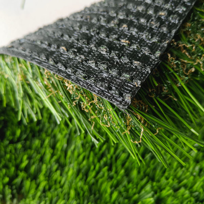 Hohe Leistungsfähigkeit, hohe UV-Widerstandsfähigkeit und einfache Installation Landschafts-Künstliches Gras mit Perforationsdrainage