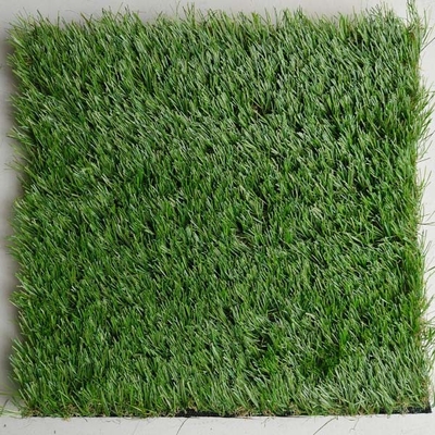 Kunstgras mit hoher Dichte, umweltfreundlich, nicht füllbar, 40 mm mit hohem Dtex, gebogenes Gras für Sportstätten