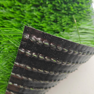 50 mm Sport künstlicher Rasen hohe Haltbarkeit und ausgezeichnete Drainage-Leistung für Fußballfeld