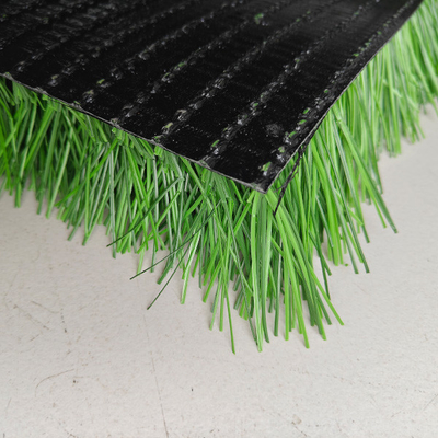 60 mm Pfahlhöhe Grünes künstliches Gras für Outdoor-Sportarten mit hoher UV-Widerstandsfähigkeit und geringer Wartung