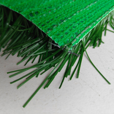 50 mm Pfahlhöhe Grünes künstliches Gras mit hoher Dichte und ausgezeichneter Textur Für Sport und Wettkampffelder