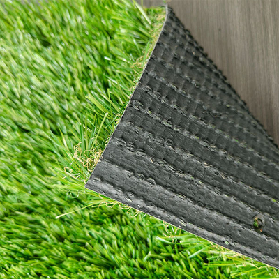 7700 Dtex PP/PE Material Kunstgrünes Gras mit 180 Stichgeschwindigkeit pro Meter und 3/8 Zoll Abmessung