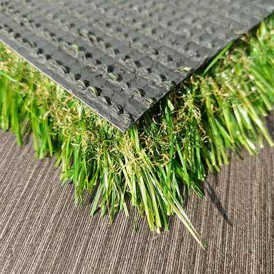 7700 Dtex PP/PE Material Kunstgrünes Gras mit 180 Stichgeschwindigkeit pro Meter und 3/8 Zoll Abmessung