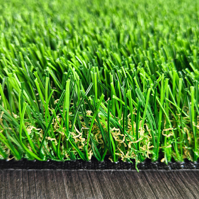 Natürliches Aussehen und langlebiger künstlicher Rasen geeignet für Park- und Gartenbelag