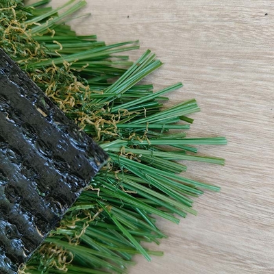 40 mm Stapelhöhe "S" -Form Garne Ausgezeichnete Leistung Freizeit synthetischer Rasen für Gärten und Innenhöfe