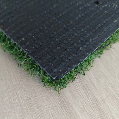 Hochdichter Golf-Kunstrasen mit 18 mm Florhöhe und Verschleißfestigkeit für professionelle Golfplätze