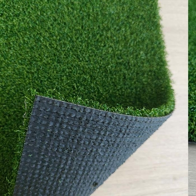 15mm Golf-Künstlicher Rasen hohe Leistung mit hoher UV-Widerstandsfähigkeit, flache Oberfläche und weiches Gefühl