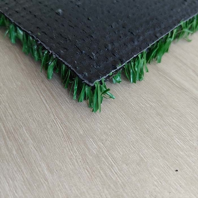 12 mm grüner künstlicher Tennisrasen Multifunktionales künstliches Gras mit UV-Widerstand und ausgezeichneter Wasserdurchlässigkeit