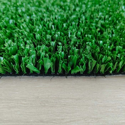 12 mm grüner künstlicher Tennisrasen Multifunktionales künstliches Gras mit UV-Widerstand und ausgezeichneter Wasserdurchlässigkeit