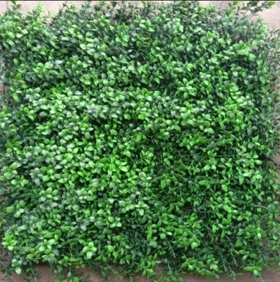 Grüne Fake Wall Grass Panels für Büros Hotels Restaurants mit geringen Wartungskosten und hoher UV-Resistenz