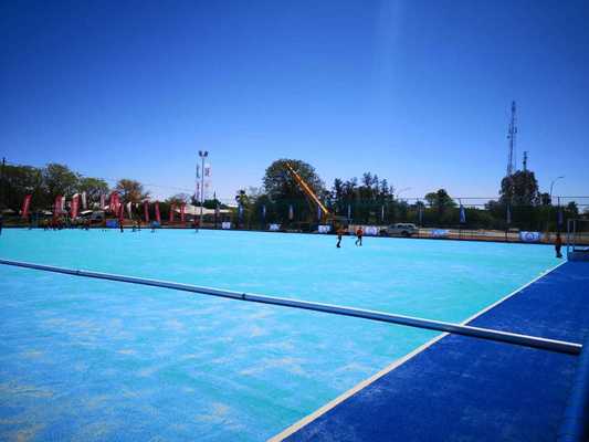 FIH-zertifizierter Hockey-Künstlicher Rasen mit 14 mm Pfahlhöhe und Wasserspray für ein gleichbleibendes Spiel