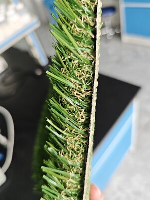 Grünes künstliches Gras Transparentes Latex 30 mm PE&PP Material wenig Sand Notwendige Abflusslöcher